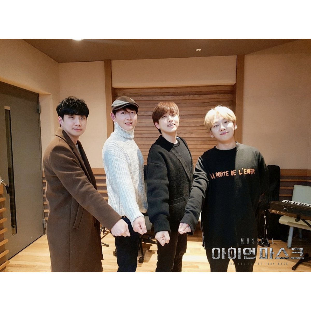makers_musical's tweet photo. 자랑스러운 아이언 마스크 팀이 출연한 산들의 별이 빛나는 밤에🌛
⠀
별밤지기인 들루이(필립)과 함께 하나의 영혼으로!
⠀
유쾌한 네남자의 케미를 볼 수 있어서 행복했던 시간이었습니다🥰
⠀
뮤지컬 아이언 마스크는 광림아트센터 BBCH홀에서 공연중에 있습니다!😆

#뮤지컬아이언마스크 https://t.co/U8XtYfSFsP