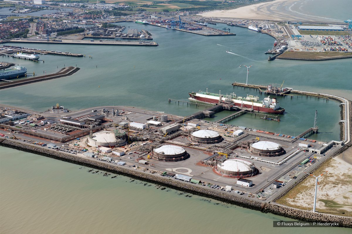 FluxysBelgiumNL's tweet photo. Het blijft bruisen van activiteit op de LNG-terminal in #Zeebrugge: de eerste 20 dagen staan niet minder dan 16 schepen 🚢 ingepland om aan te meren 🔝. https://t.co/obBkplL9Km https://t.co/Ac3JsHPOdA