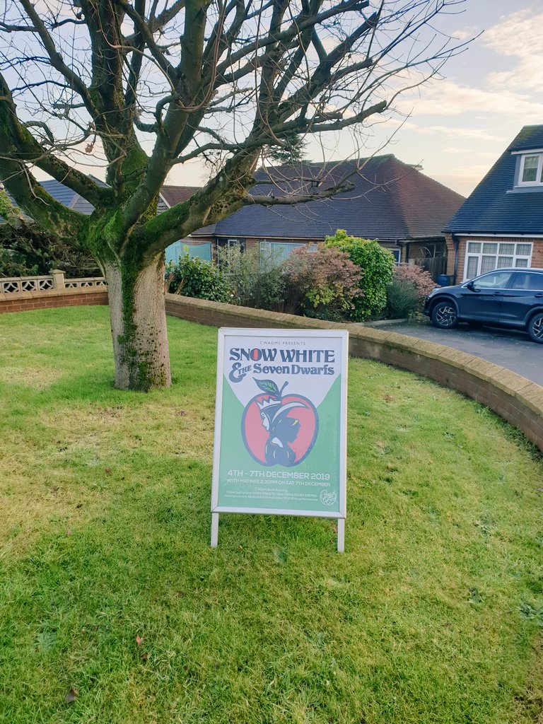 Lovely day campaigning with @paulewoodhead &amp; <a href="/CannockChaseGP/">Cannock Chase Greens</a> team. 

Great reception on #ClimateEmergency, but also about the candidate appearing in the local pantomime.

Any other candidates around the country so embedded in their community?
#VoteGreen2019