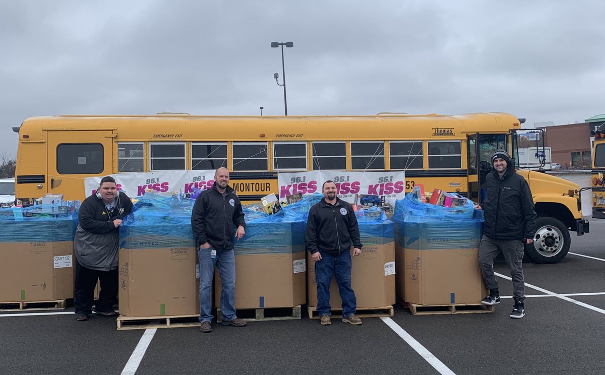 961KISS's tweet photo. Thank you to our amazingly generous friends at Local Carpenters Union 432 who started off #StuffABus with THREE BUSES full of toys!
https://t.co/x5ROhSY00U https://t.co/tkkzp4984Q