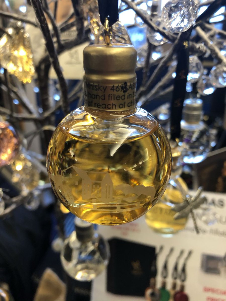 angelshareglass's tweet photo. Still to put the tree up? Don’t you think it’ll look good with a few of these beauties on it?!

#whiskybaubles #whiskydecorations #ginbaubles #gingifts #christmasdecorations https://t.co/CPj24Ci82p