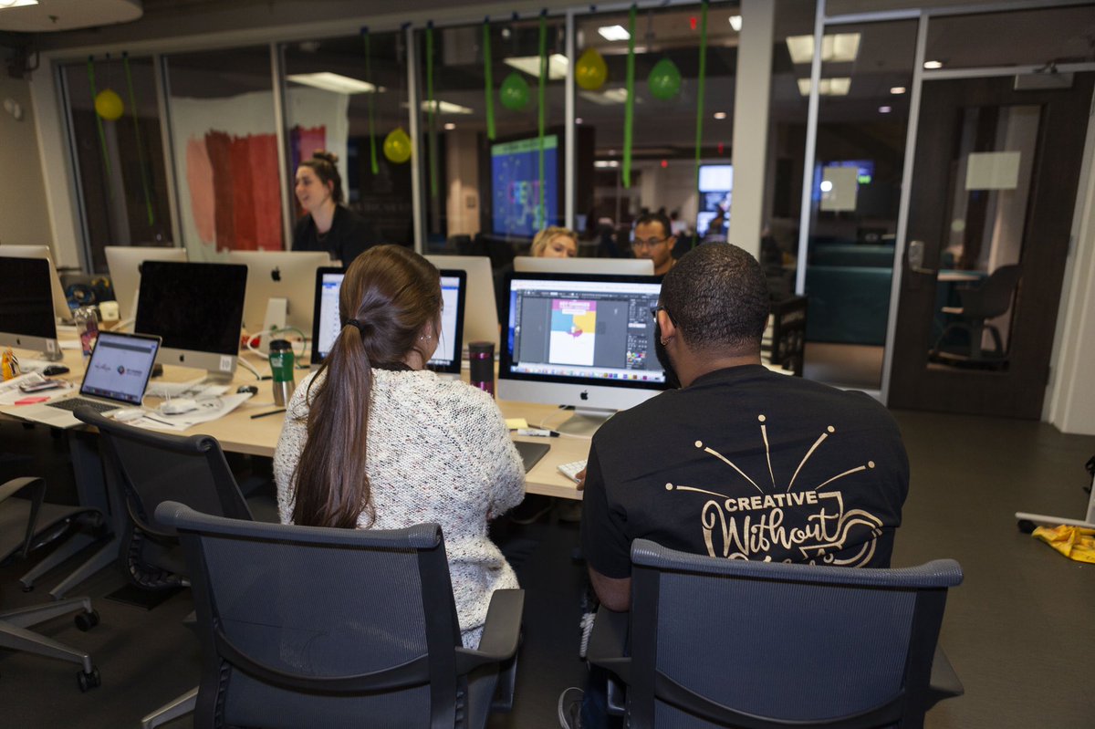 CreateAthonUSC's tweet image. We don’t know what we would do without help from experienced mentors, like Malik Brown. Malik, our @KeyChangesTS mentor, traveled from Greenville to share his expertise on graphic design and illustration.  
#TeamNoSleep #CreateUofSC19