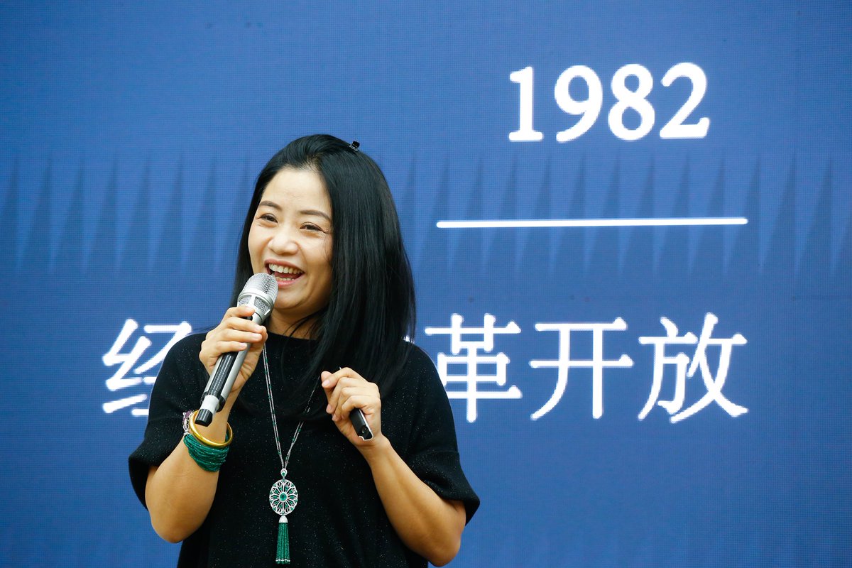 guopeiofficial's tweet photo. As part of International Fashion Design Week, #GuoPei inspired the next generation of fashionistas in #China. #mondaymotivation #TheACF #JSIFW @AsianCoutureFed https://t.co/UKexETjbdu