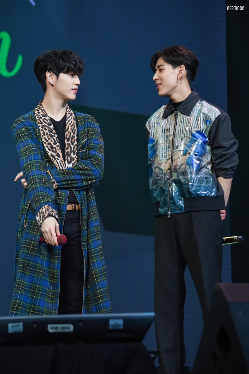 คุยอะไรกันน้าาาา🤭😌💓

#MarkTuan #BamBam #GOT7 
#ShopeexGOT7CallMyNameFansign