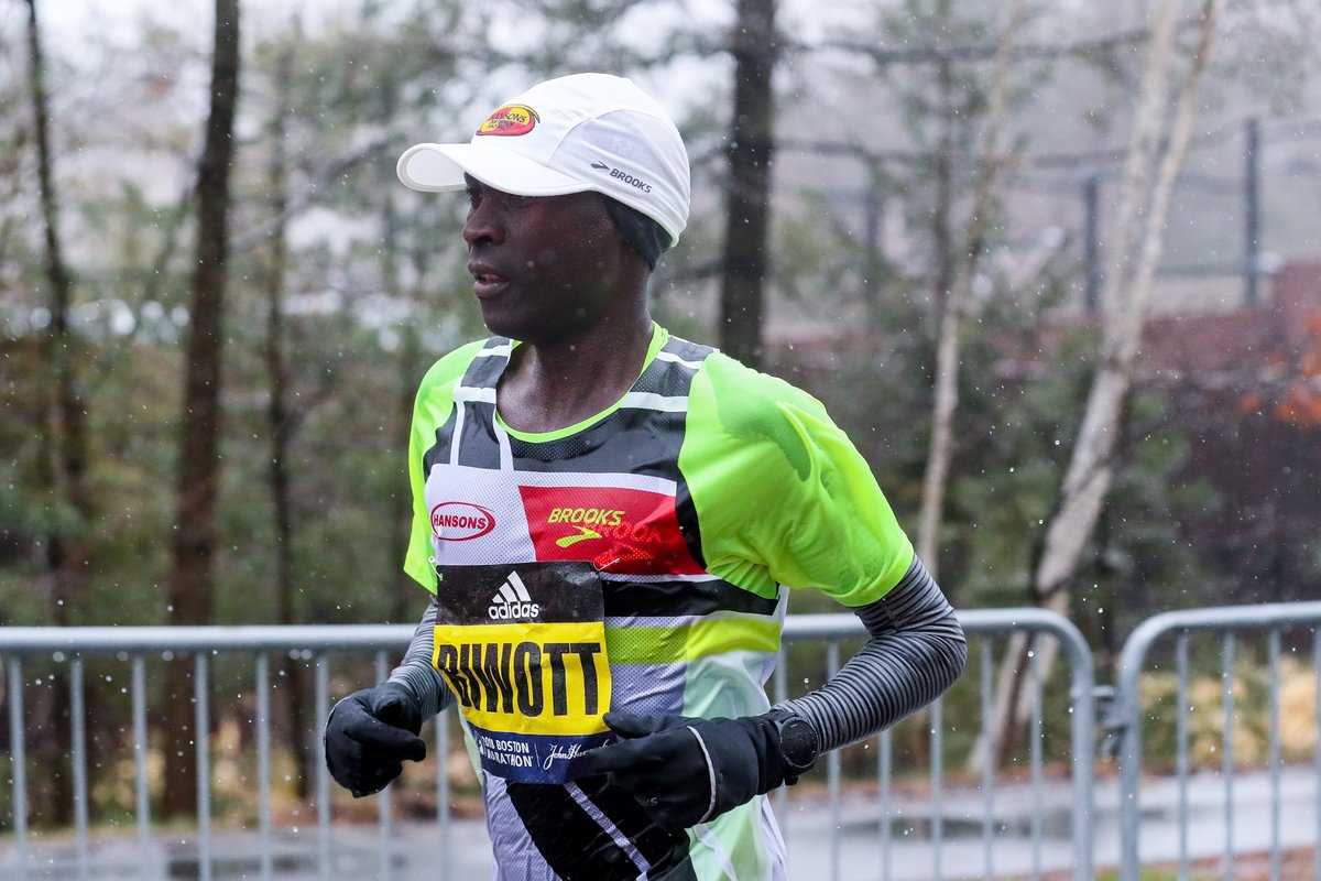 "I’ve learned more about what it takes to succeed from running than I've learned anywhere else. You have to show up every day; it’s consistency that counts. Falling in love w/ the process and grind, and not just the end result, is the key to success." @skiptoob 
#MondayMotivaton