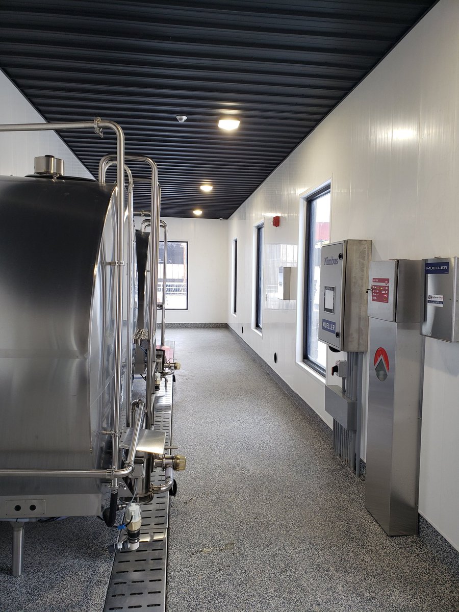 TheRobotDoc's tweet image. Hours aways for this 12 Robot barn start. @Avonbank_Ag @DairyRobot