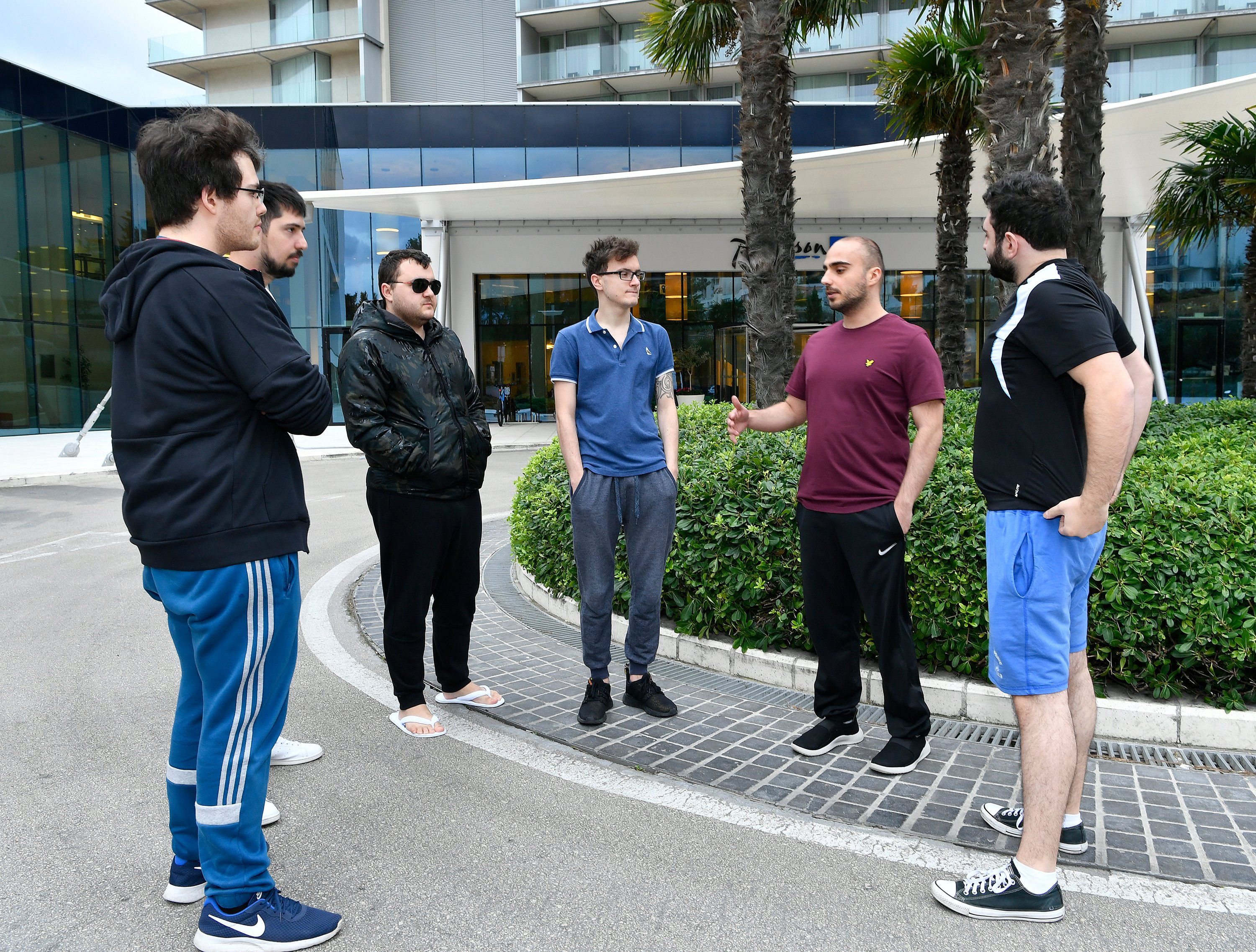 EKywDHjWoAAuQ0j?format=jpg&name=4096x409