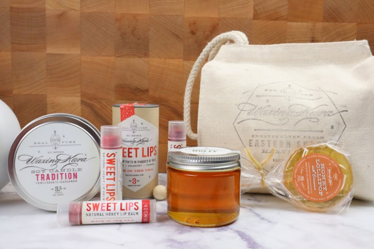 DeliciouslySavv's tweet photo. 🐝Find The Perfect Gift With @WaxingKara ~ Bee Inspired Boutique Raw Honey Beauty & Skin Care🐝 #WaxingKara @SMGurusNetwork #HolidayGiftGuide2019
*
*
Read my review @DeliciouslySavv👉🏼 https://t.co/CxL6uh8yJW https://t.co/EkCthXwmr3
