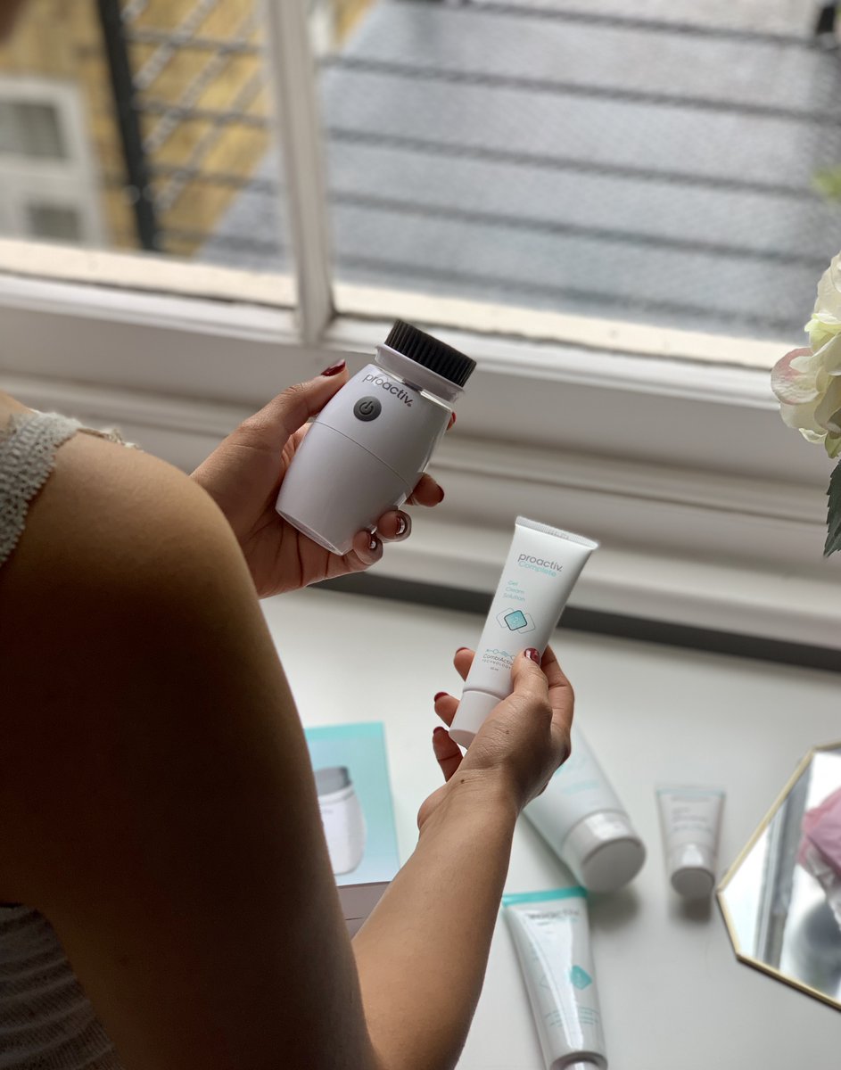 Proactiv_UK's tweet photo. Are you super organised with gifts or do you leave everything to the last minute? Order today for free delivery in time for Christmas and even better than that, there's 25% off across the site NOW https://t.co/0Ho3L8AmPP
#BecauseItWorks #BecauseProactiv https://t.co/XRfQYnOpXm