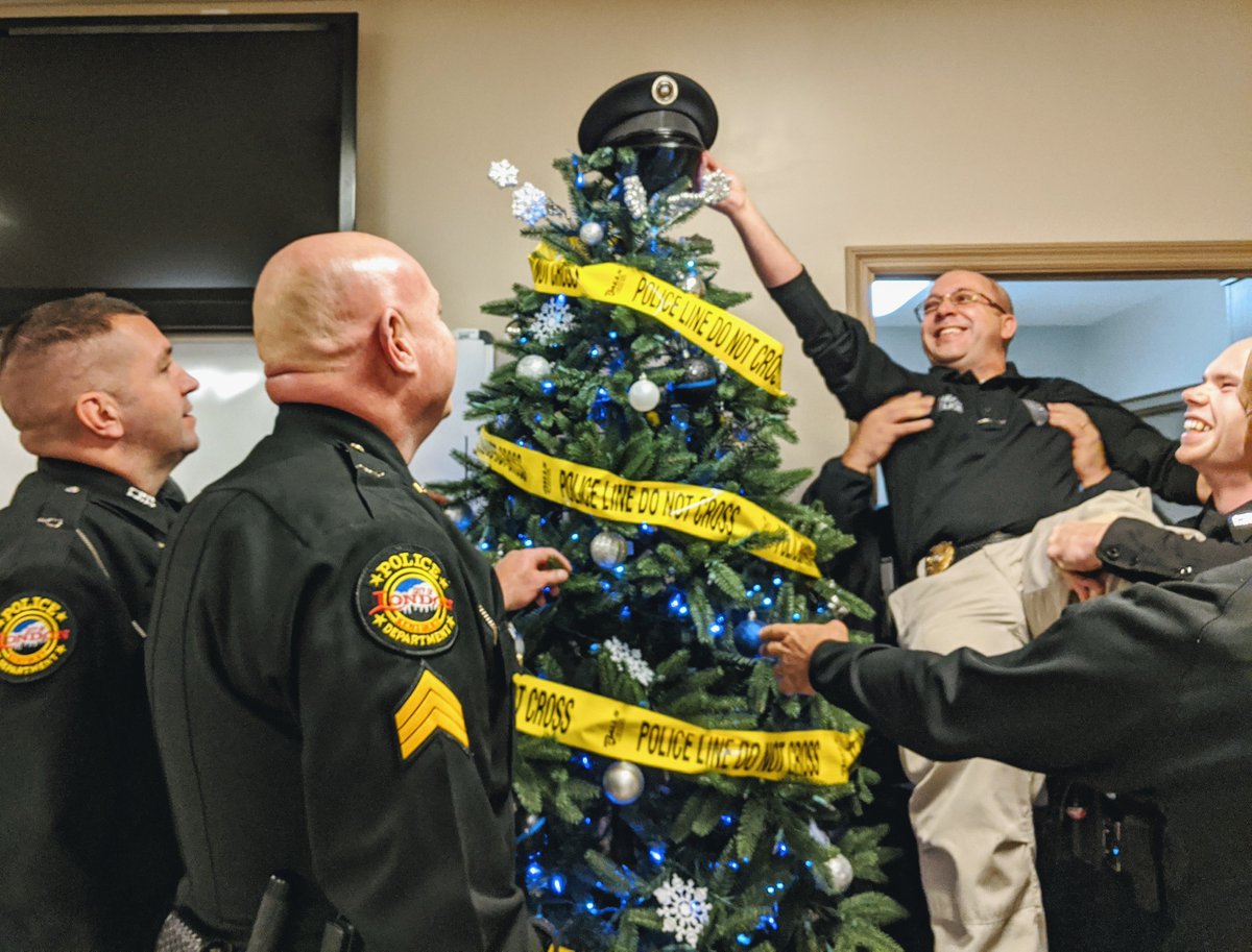 🎶It's beginning to look a lot like Christmas...🎶 So come inside and see us at the Christmas On Main Book Walk this Friday at 5:30, 6:00, and 6:30PM! #merrychristmas #kylawenforcement #londonky #policeusa