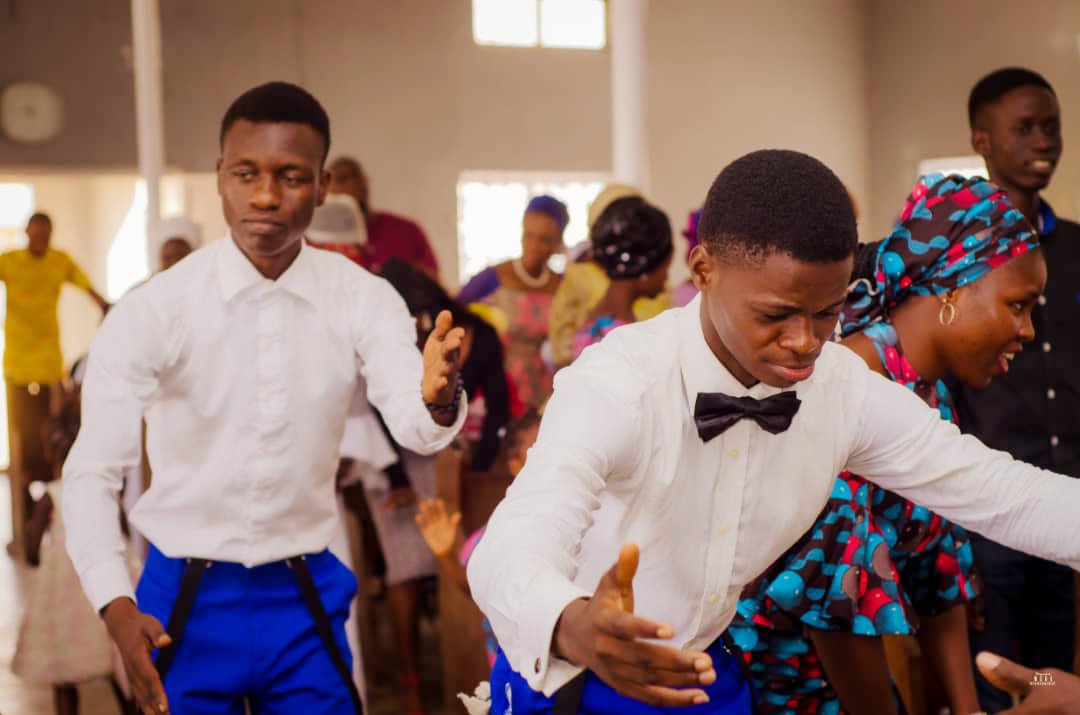 Iam_Psalmthex's tweet photo. ๐ฅ๐ฅ๐ฅ๐ฅ๐ฅ๐ฅ
And this is how yesterday,the last first Sunday of the YEAR went!!!..
It's indeed a good thing to praise the Lord, you don't get to be blessed alone,you burn excess calories while dancing!!
Praises all the waaaay!๐บ๐ฝ๐บ๐ฝ
#ITWASMASSIVE!
#PSALMTHEX https://t.co/A2MghAvExG