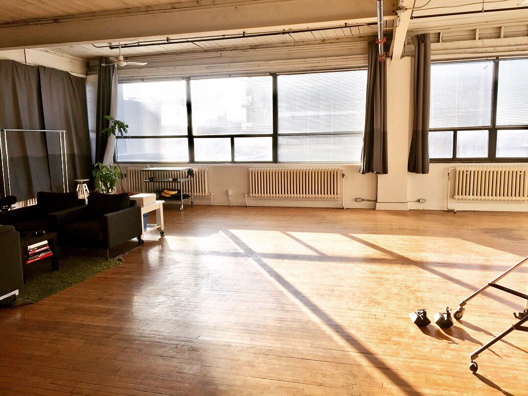 Studio311_ca's tweet photo. ❄️ Hello #December! ❄️
Have you checked out #Toronto’s authentic hard-loft studio? Book your #StudioRental today before it’s too late!
Visit the NEW https://t.co/HM8PhlpTfw website for info! ✔️
#torontostudio #torontostudiorental #torontophotographer #torontovideo https://t.co/z4GaGvx7j3
