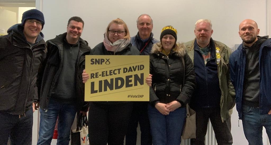 DavidLinden's tweet photo. 7°?! Almost tropical! ☀️😎⠀
⠀
We're all off out to #Springboig now to get some canvassing done! 🗳️⠀
⠀
#ActiveSNP #VoteSNP #GE2019 https://t.co/94QkFcdD9J