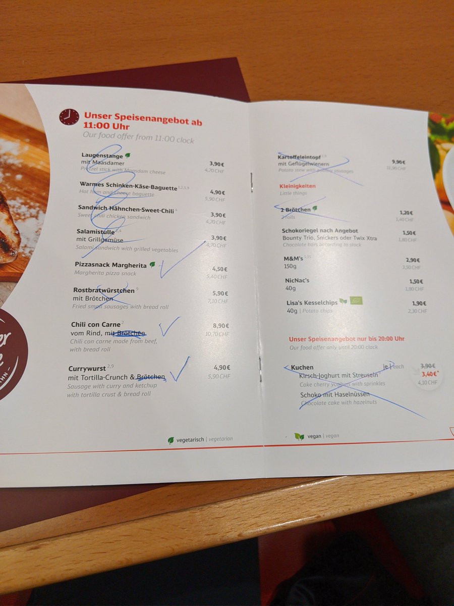 Kuuehl's tweet photo. Kein Problem, dass die Reservierung nicht geklappt hat. Gibt ja das Bord Bistro samt reichhaltigen Angebot.
#justdbthings #deutschebahn #mademyday https://t.co/OvwFJS8P5A