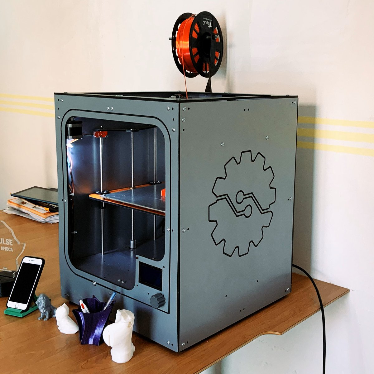 petitesla's tweet photo. La 5ème génération déjà des imprimantes 3D de la marque Ditech. Une initiative locale 100% sénégalaise qu’on est désormais prêt à vendre au côté des imprimantes que nous importons pour vous. Prix exceptionnel : 325.000f livré en 3jrs record. #Senegal #kebetu #petitesla https://t.co/sVjFlSxiBl