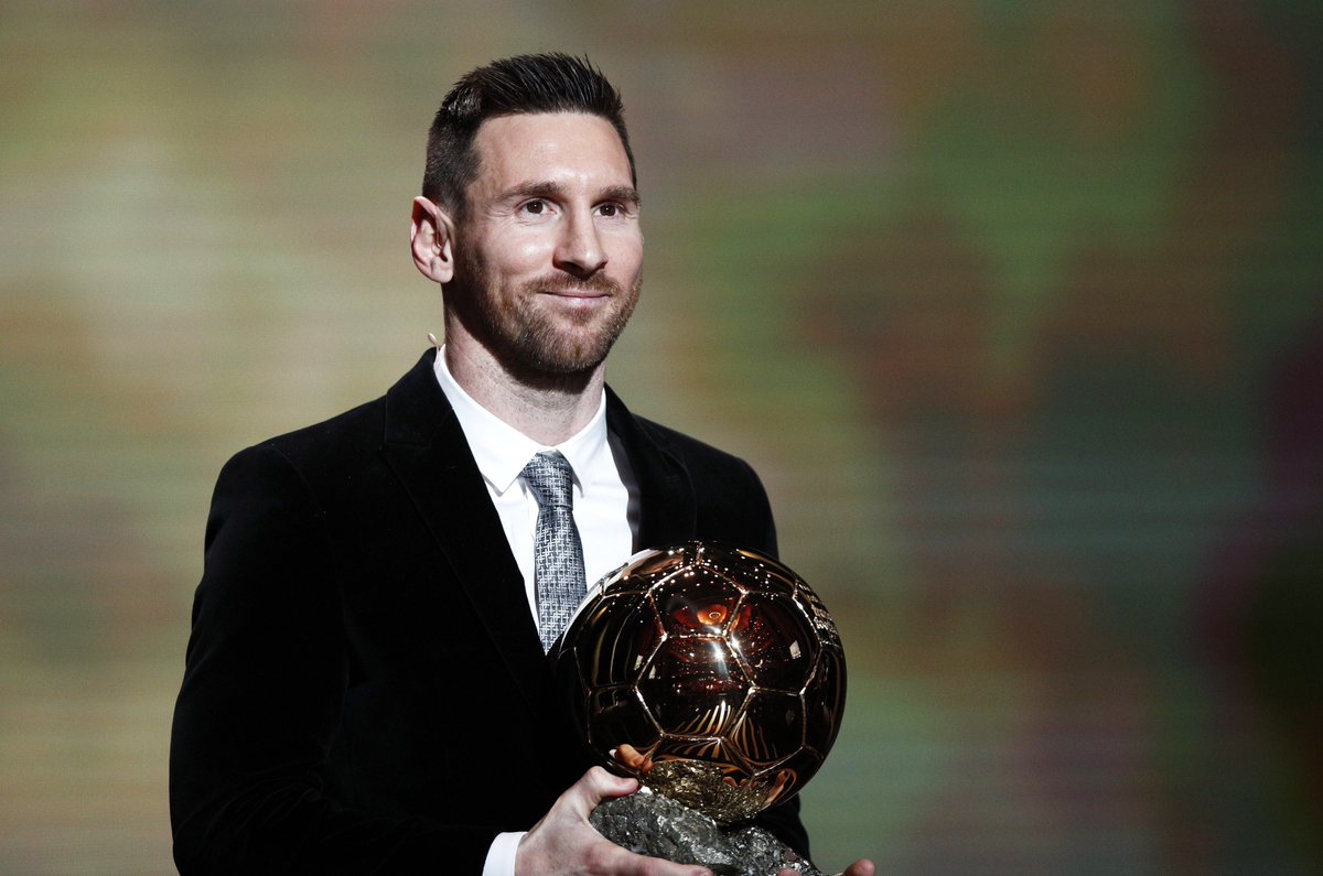 mkuu_Tony's tweet photo. ™📸 Messi collects his sixth #BallondOr trophy...

The greatest of all time? 😍 https://t.co/pGVpbpSwnZ.

@FBenevane @PSoukena @asley_martial @ActuFoot_ @priezsanscesse @ActuBarcaFR https://t.co/0bC3NoKpkA