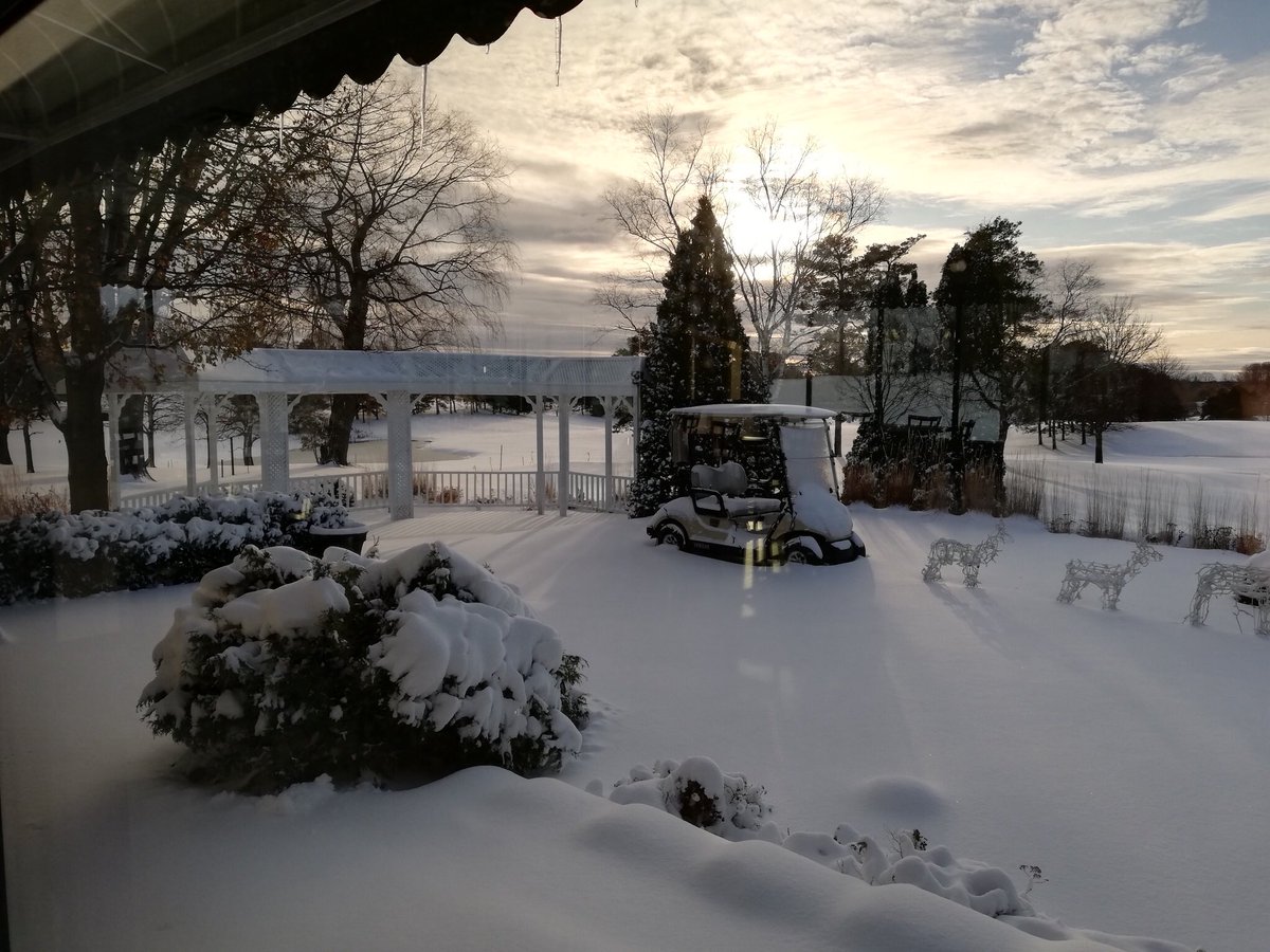 GolfSleepy's tweet photo. Snowy Monday on the patio, who’s up for some Hot Cocoa? 🙋‍♀️☕️ #snow #snowday #ontarioweather #yorkregion #ontariogolf #yorkregiongolf #stouffville #stouffvillebusiness #wintergolf https://t.co/PNVkvrUo6x