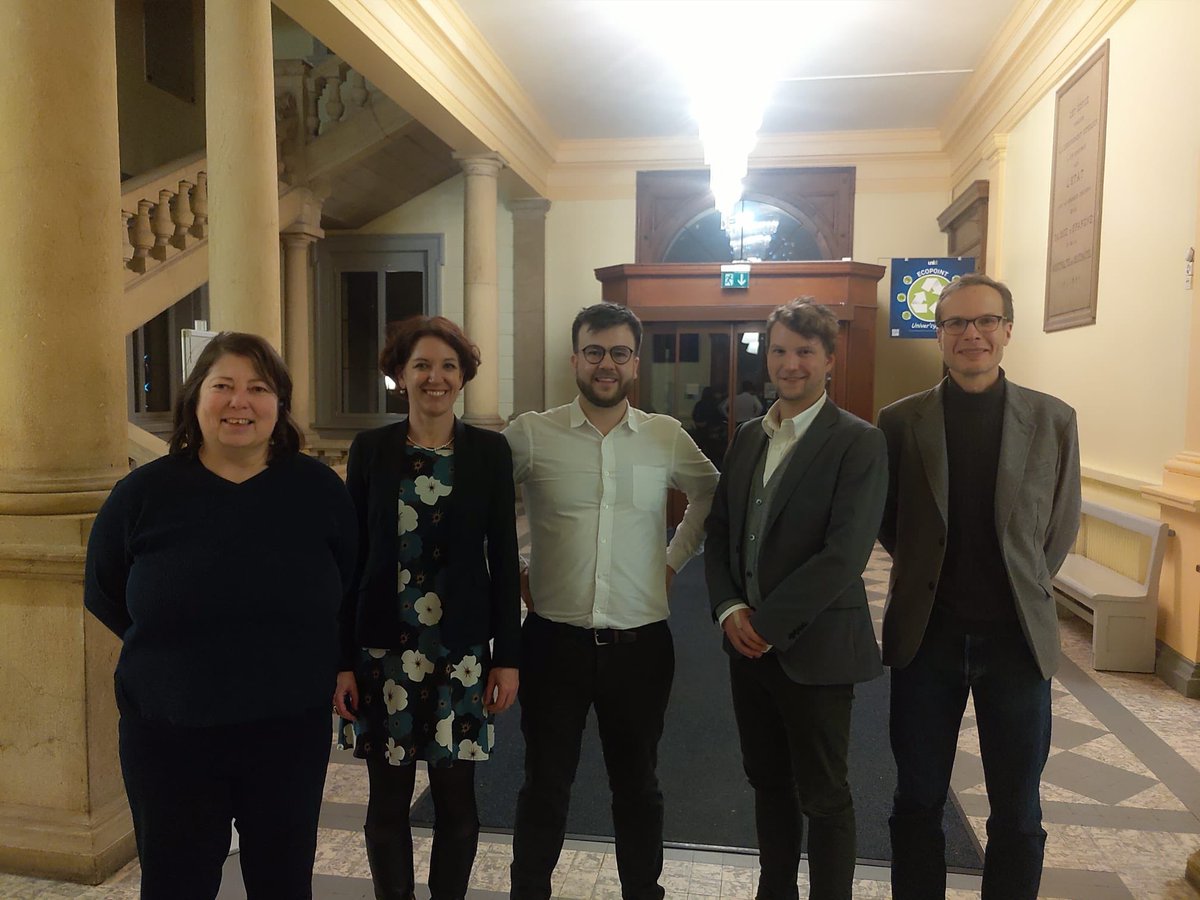 ChristinAcherm2's tweet photo. Very proud of @RossetDamian who defended today succesfully his phd thesis, with summa cum laude. Congratulations! And thanks a lot to the members of a great committee @VGuiraudon @tobias_eule #robertgibb @mapsunine @nccr_onthemove https://t.co/4SwI1m3jxa