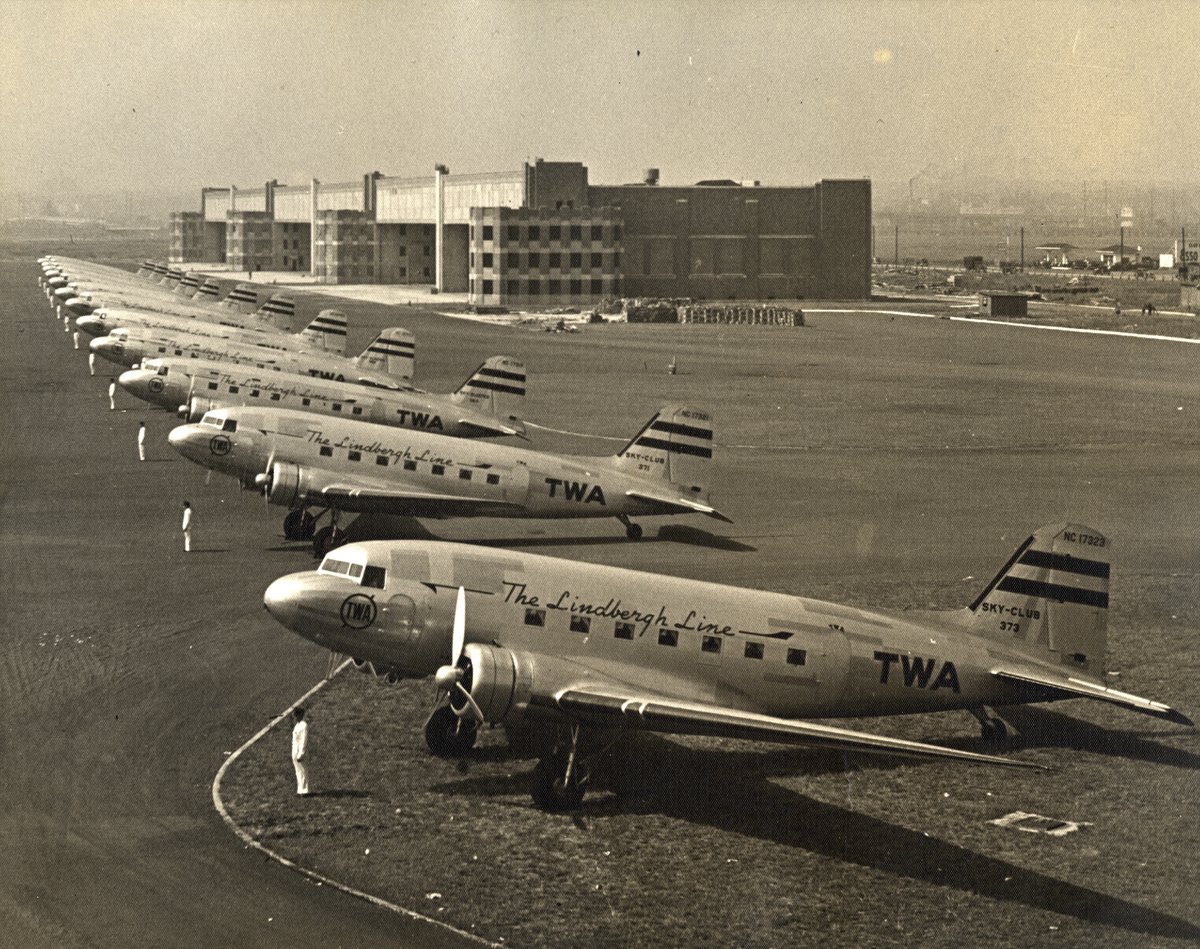 SFOMuseum's tweet photo. On December 1, 2001, the final Trans World Airlines (TWA) flight departed from Kansas City, Missouri and landed in St. Louis, Missouri. Originally formed as Transcontinental &amp; Western Air in 1930, TWA was one of the oldest airlines in the US. What is your favorite TWA memory? https://t.co/ZXtYlOhO2B