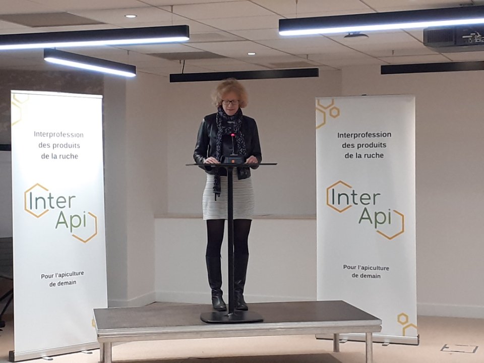 SyndicatMiels's tweet image. La conseillère du Ministre de l&apos;Agriculteur, @bronner_a, prend quant à elle la parole afin de saluer les premiers pas d&apos;#InterApi