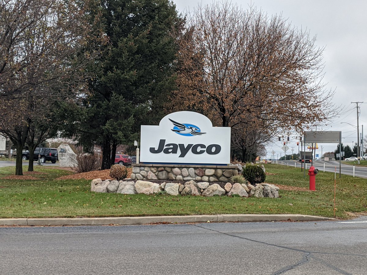 crazeeadventure's tweet image. Today's activity touring the Jayco Factory
@jaycorvs #jaycorv #jayco
#jaycomotorhome #rv #rvlife #rvliving 
#rvlifestyle #rving