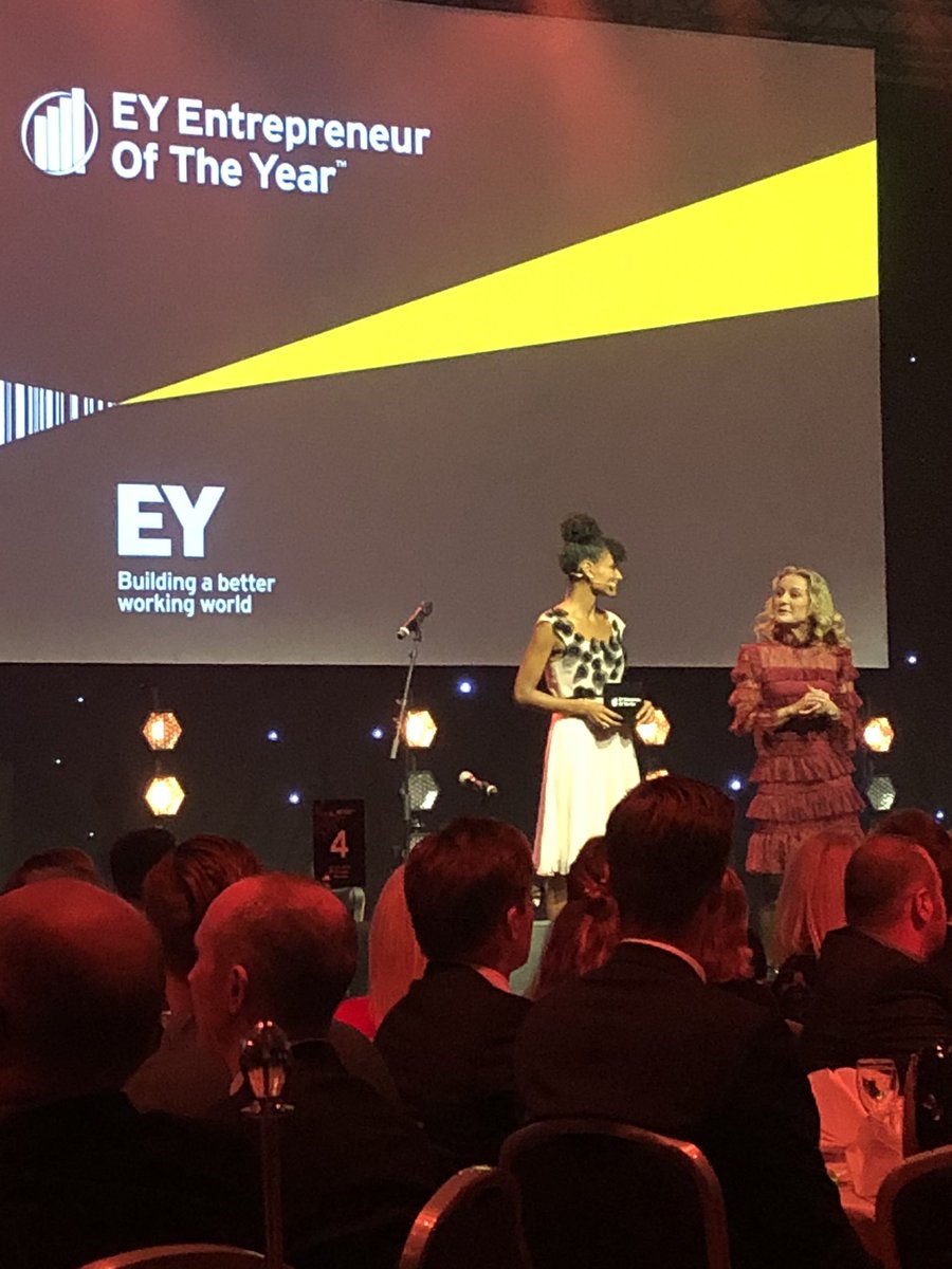 oklunde's tweet photo. Endelig er kvelden her - høstens vakreste eventyr! EY Entrepreneur Of The Year-leder Ina Rosenberg i samtale med programleder Haddy Njie. #EOYnorge https://t.co/6iJMs8QqWw