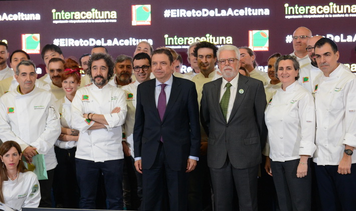 ASAJA-SEVILLA (@asajasevilla) on Twitter photo ✅Interaceituna, distinguida con el 'Premio Agricultura'🏆 en los XIV Premios de Andalucía de Agricultura y Pesca.
🥰👏🏽👏🏽👏🏽
#Interaceituna #ElRetoDeLaAceituna
<a href="/AgriculturAnd/">Consejería AgriPesca</a>
👉🏽bit.ly/37YbV9W ✅Interaceituna, distinguida con el 'Premio Agricultura'🏆 en los XIV Premios de Andalucía de Agricultura y Pesca.
🥰👏🏽👏🏽👏🏽
#Interaceituna #ElRetoDeLaAceituna
<a href="/AgriculturAnd/">Consejería AgriPesca</a>
👉🏽bit.ly/37YbV9W