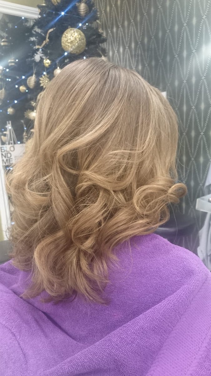 A lovely bouncy blow dry for our client, who’s on her way to her Christmas party 🎉#christmas #blowdry #hairinspo #hair