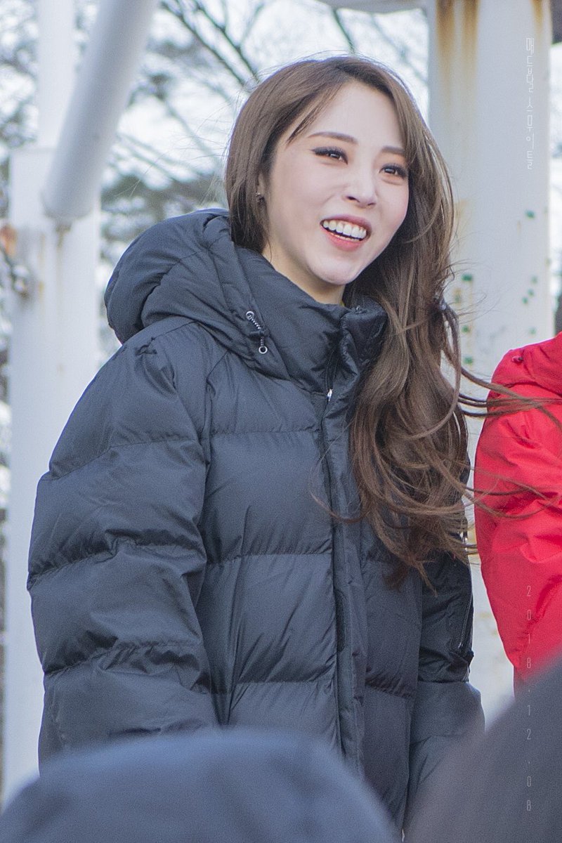 saw a tweet talking about byul's lower teeth, so here you go