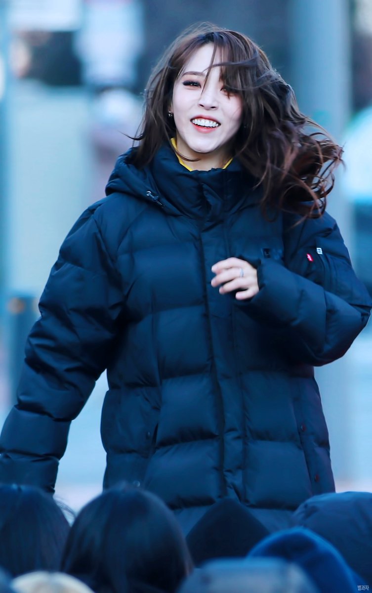 saw a tweet talking about byul& #39;s lower teeth, so here you go