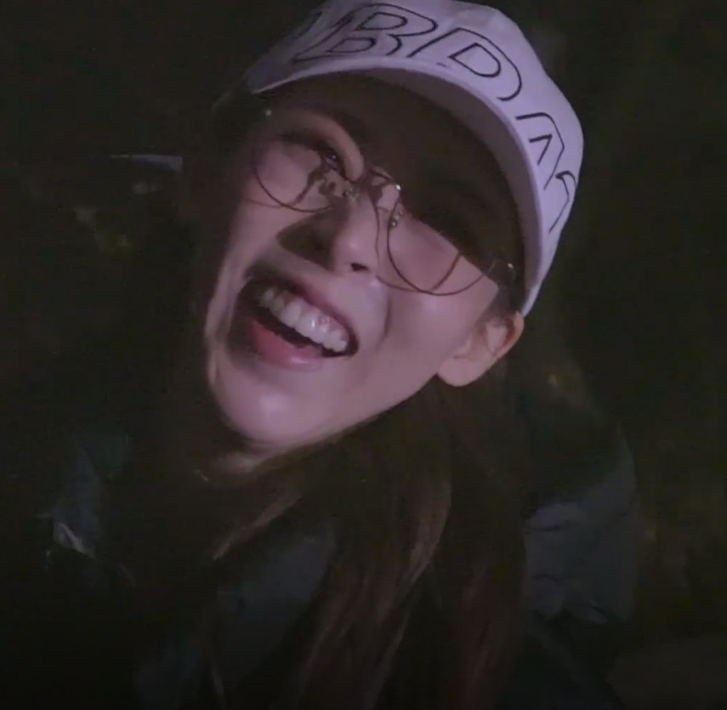 saw a tweet talking about byul's lower teeth, so here you go