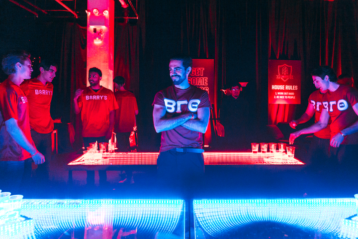 BizBash's tweet photo. The fitness brand’s event included a locker room, quad, library, beer pong, and fun surprises. https://t.co/UisfKvOprs #bizbash #bizbashny #eventprofs #eventideas #eventinspo @BarrysBootcamp @ShirazCreative https://t.co/nbKp1fCJvM