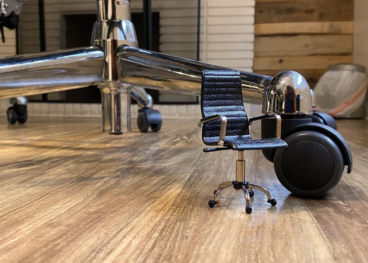 thedailymini's tweet image. Back to work? Celebrate #CyberMonday in a *big* way with 25% off @hbsminiatures all day long! Get this deal before it's gone... at miniatures.com ✨