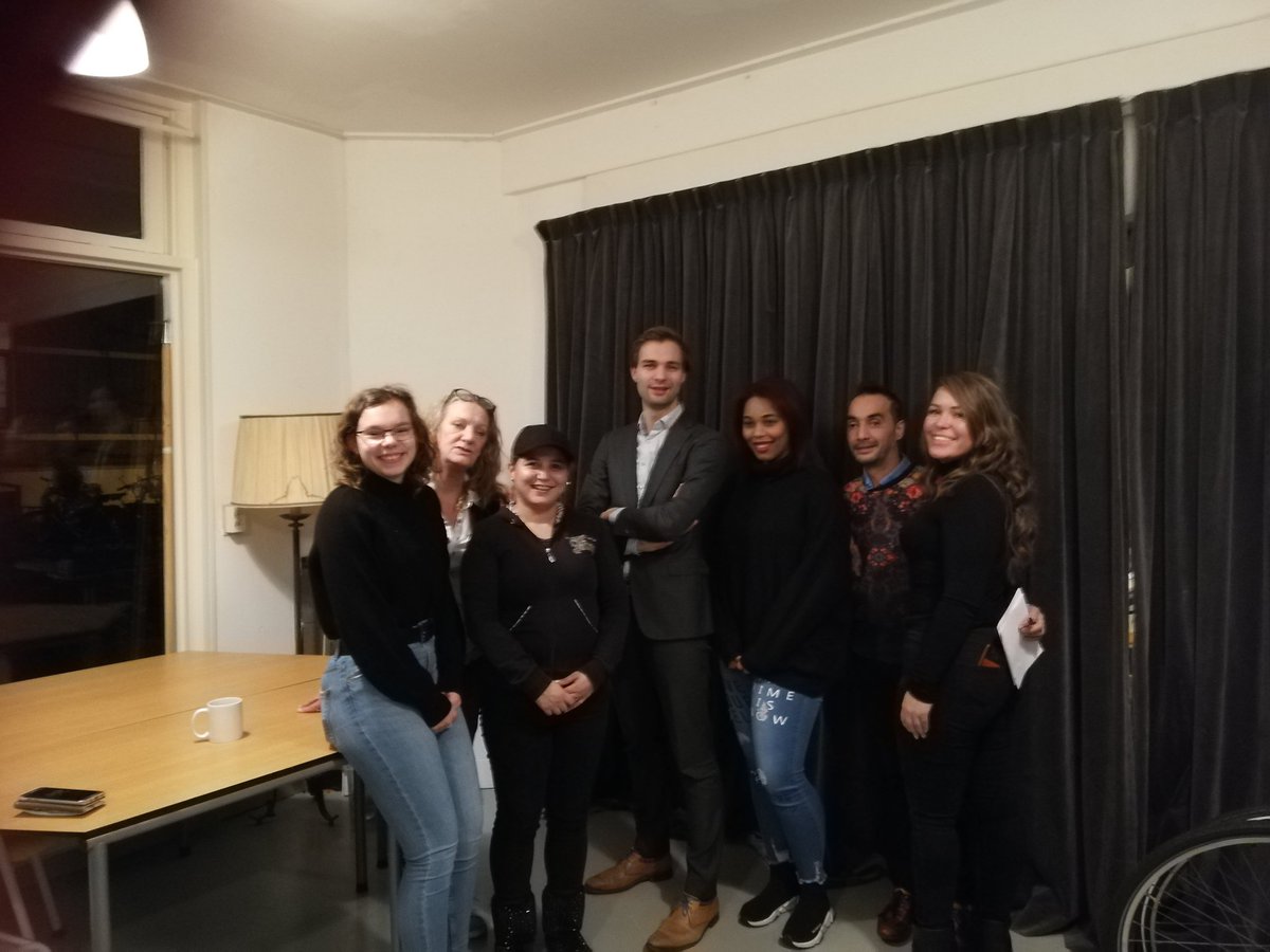 U2BHeard's tweet photo. Vandaag was wethouder @MaartenOoijen bij ons! Wij kennen hem al jaren &amp; waren al groot fan toen hij nog raadslid was. We hebben het met hem gehad over de positie van dak/thuisloze jongeren en hoge woningnood waardoor uitstroom vanuit de jeugdzorg lastig is! Dank voor het gesprek! https://t.co/A63XkOWzri