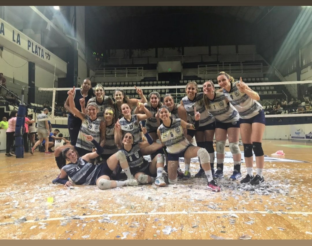 CelBarbero's tweet photo. Respeto
Dedicación
Humildad
Compañerismo
Todo eso hizo a este el mejor equipo de la temporada!
Gracias GIGANTES por dejarme ser parte de semejante equipo!
Las quiero hasta el infinito..
El Beta y ellas pa'toda la vida 💙
#ElBeta
#campeonas
#amigas
#familia
#voley https://t.co/NogX0tZbLC