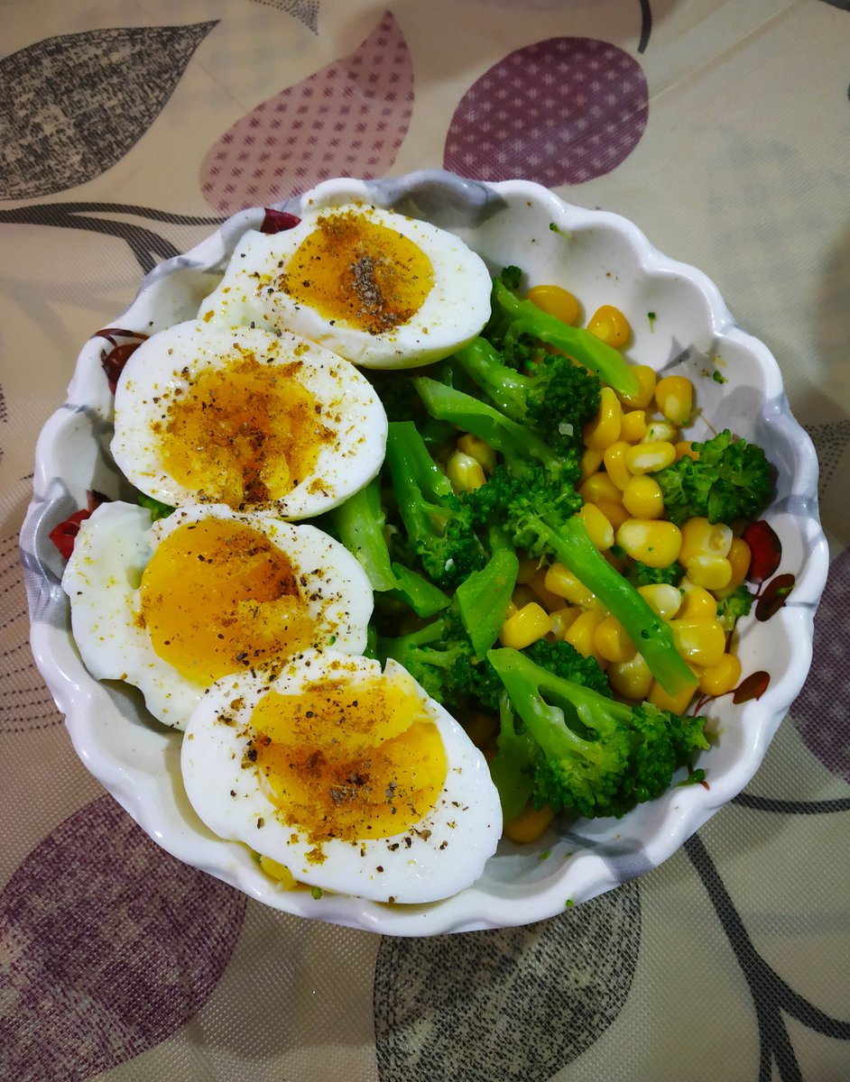115. At 2 AM  #Boiles_Eggs #Boiled_Broccoli &  #Corn - Thoda Butter, Pink Salt & Chat Masala. 
