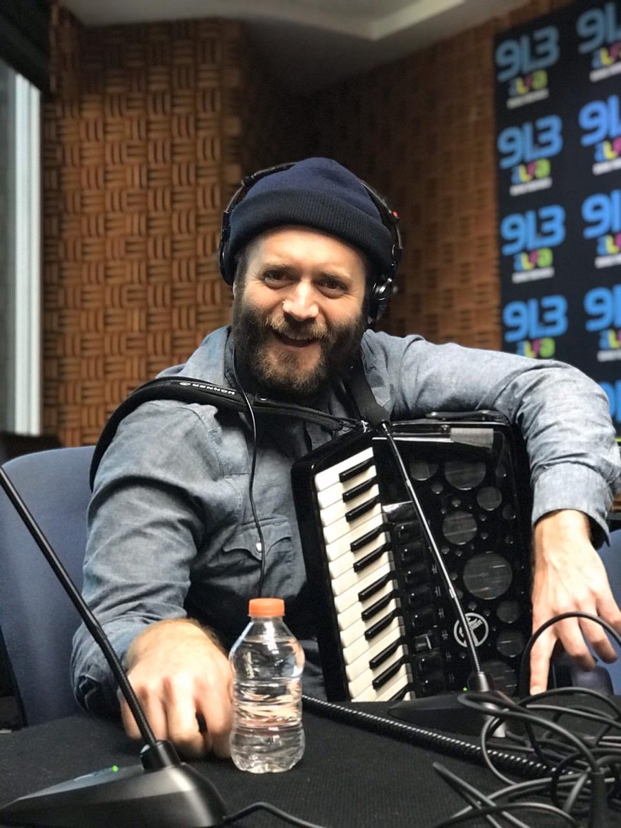 aesquinca's tweet photo. .@KONGOS ahora en cabina 📻🎙💥, otro #AlfaArtista que será parte del #ImpulsoAlfaEnVivo2019 y con un enorme talento. No dejen de escuchar @alfa913fm para ganar LOS ÚLTIMOS BOLETOS 🎫. Mañana 3 diciembre, @ArenaCdMexico. ❗️IMPERDIBLE❗️🎸🎹 https://t.co/PnIjT2Vi27