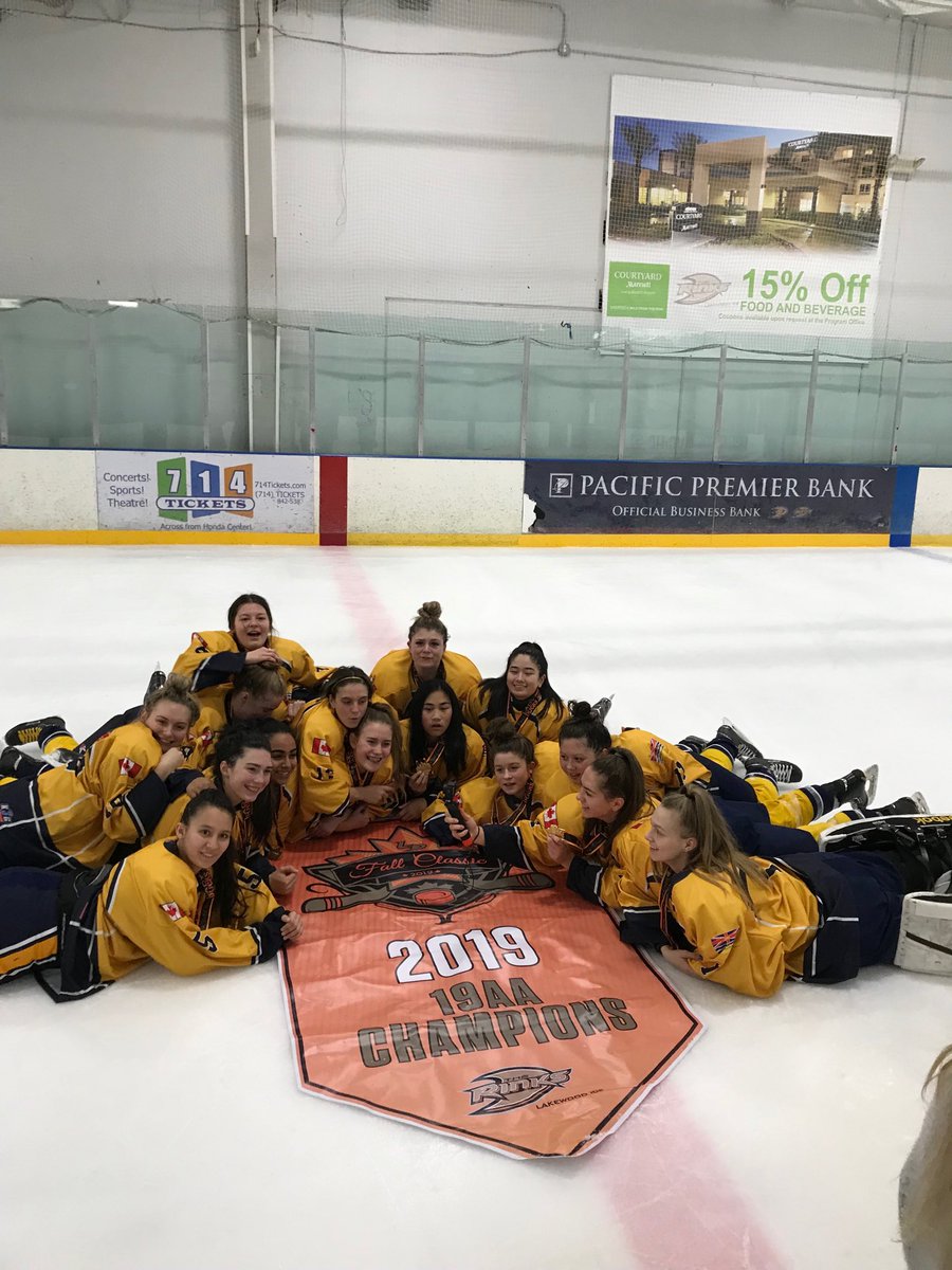 DvsVan's tweet image. Spent a great weekend in California with these hard workin gals! Great memories. Thanks to all the parents for their support.