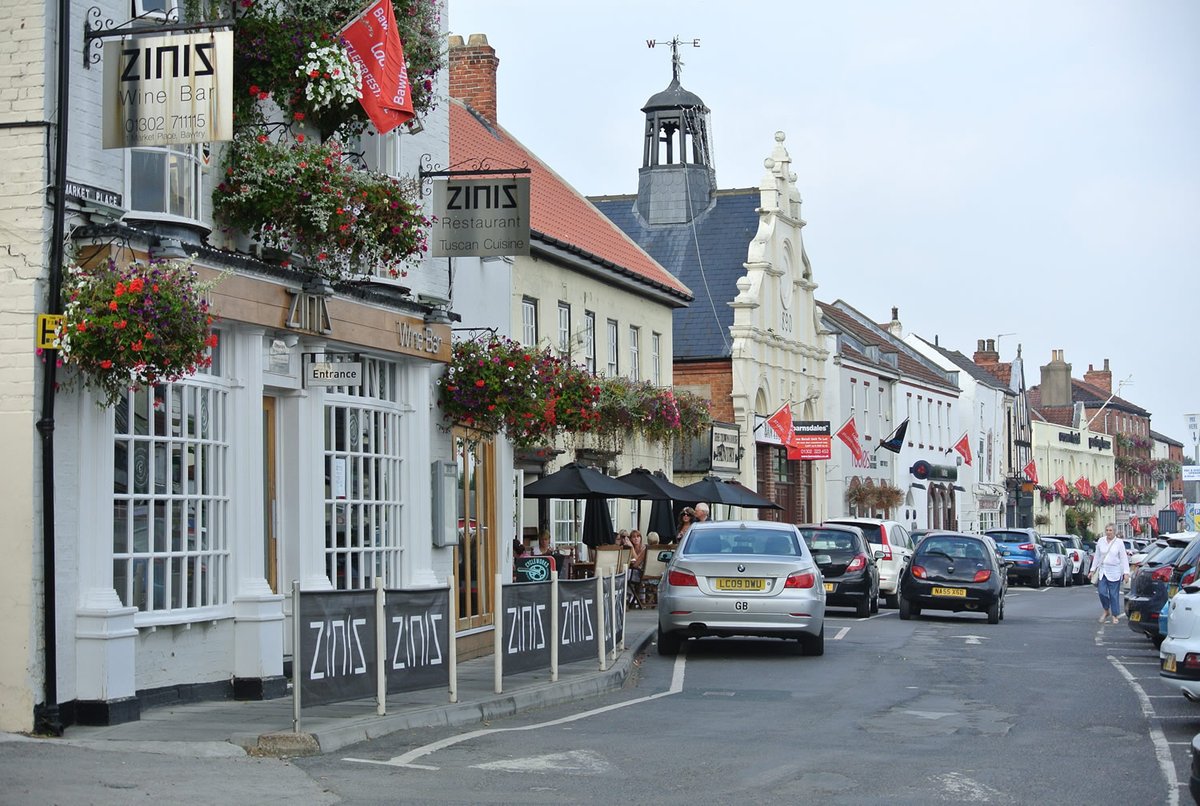Bawtry, a small elegant market town, is sited where the western branch of the Roman Ermine Street crosses the River Idle and meets the course of the Great North Road. It lies close to Doncaster, Retford and Worksop.

#bawtry #retford #worksop #southyorshire #northnotts
