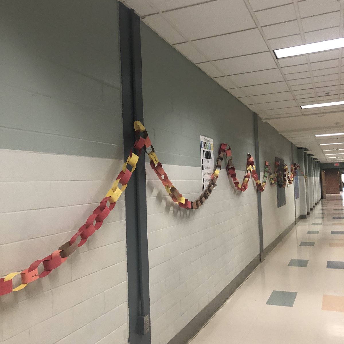 adamsguidance1's tweet image. Warm messages of gratitude on a cold day! Our "gratitude chain" was created by Ss in grades 6-8 in Advisory earlier this month. We discussed how the things we are grateful for are similar to or different from what other Ss are grateful for. @2ndStepProgram @RAMSHollistonPS
