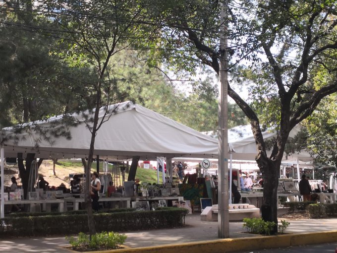 Usted calcule: 100 stands a $15,000 promedio de renta son $1,500,000 para 
<a href="/HOTBOOKmagazine/">HOTBOOK</a>
 en UN FIN de semana. Exigimos a 
<a href="/vromog/">Victor Romo</a>
 publicite cuánto cobró la Alcaldía por cederles el Parque Lincoln y en dónde se depositó el dinero. No más OPACIDAD. 
<a href="/Claudiashein/">Claudia Sheinbaum Pardo</a>