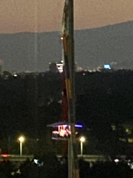 La última novedad de la 
@SEDENAmx
 : rentan el AstaBandera de Campo Marte para hacer CENAS románticas! Alguien sabe cuánto cobran, qué incluye y cómo se reserva? Los militares están haciendo negocio? 
<a href="/Luis_C_Sandoval/">Gral. Luis C. Sandoval Glez.</a>