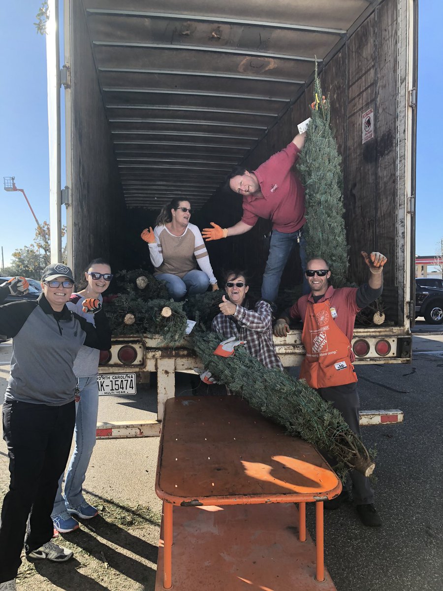 #6349 DSs ready, Let’s DO THIS!! “Ooh Christmas Tree ohh Christmas tree”<a href="/THDSMLisa/">Lisa Holzhauser</a> @curtisTHD <a href="/patrick_vaught/">Patrick Vaught</a>