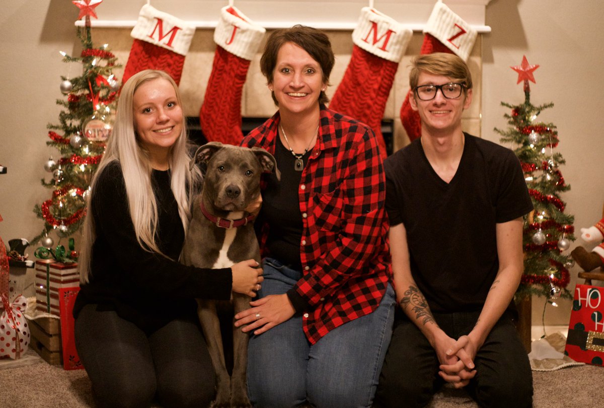 jenlmckee74's tweet photo. Family Christmas pictures were a success! https://t.co/kegKMaNbgo