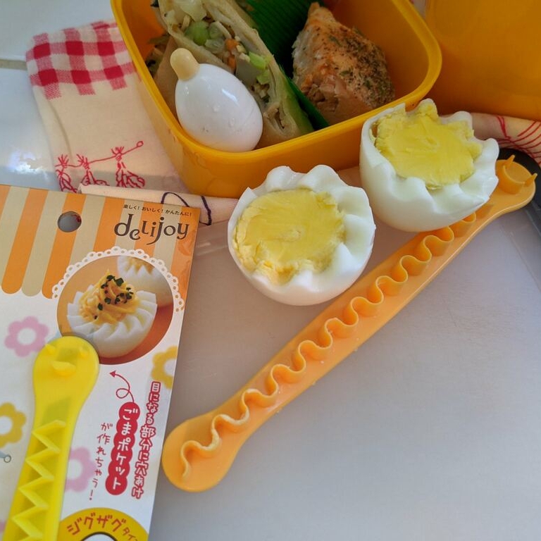 ichibankan's tweet image. These egg cutters create a wave or zig-zag design over the eggs that cuts easily in half. Imagine devilled eggs this way--we think it&apos;d be much more appealing to eat. 😋
#oishii #eggcutter #food #bento #lunchboxideas #supportsmallbusiness #shopsmall #ichibankan #ichibankanusa