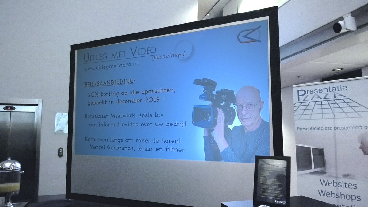 VideoVakwerk's tweet photo. Zaterdag 28-11 was #UitlegMetVideo met een stand vertegenwoordigd op de Ondernemersbeurs van #DelftBusinessPlaza. Nieuwe belangstellenden leren kennen; fijn om anderen weer met een #video te kunnen helpen! https://t.co/sqLpqH8CcG