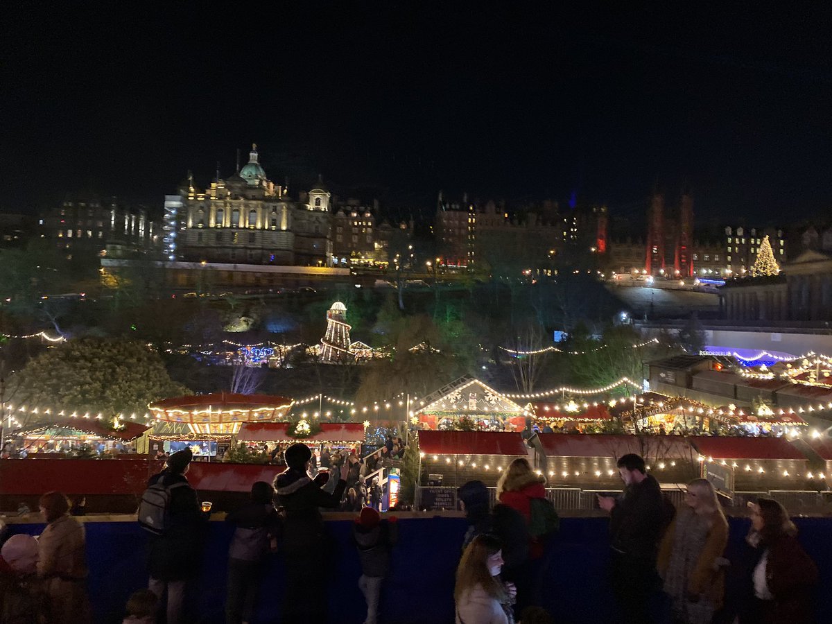 What a great Christmas Day out in Edinburgh! Treasure hunts, museum, Christmas markets and McDonalds!! Exhausting but such fun! <a href="/TreasureTrails/">Treasure Trails 🔎</a> <a href="/NtlMuseumsScot/">National Museums Scotland</a> <a href="/GirlguidingScot/">Girlguiding Scotland</a> <a href="/GGAyrshireSouth/">Girlguiding Ayrshire South County</a>