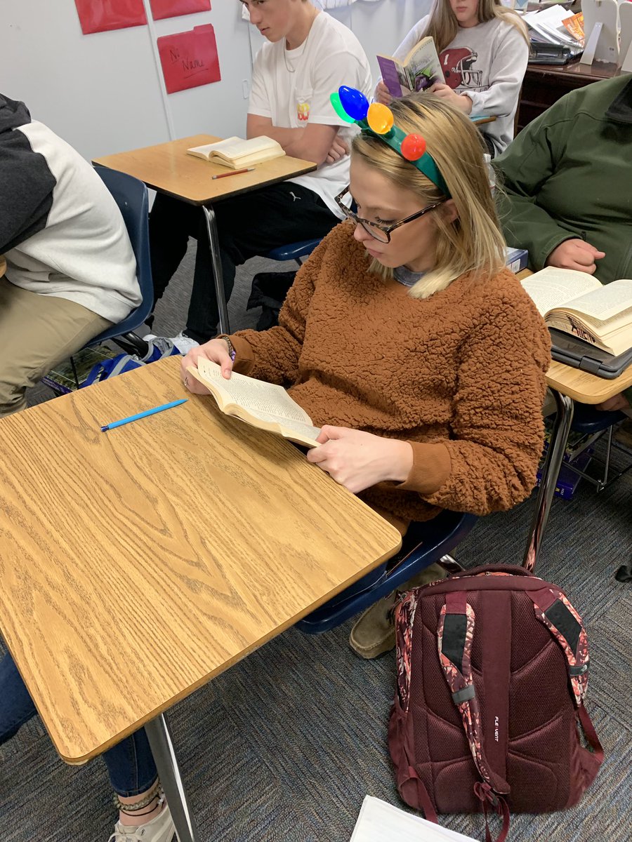 klbenefield's tweet photo. Making read alouds a little more exciting this Christmas season 🎄#ArabCSVision https://t.co/FQUlu8rG0j