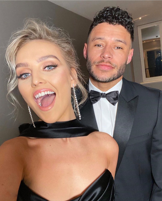 Here’s some rare selfies I forced my boyfriend to do! Enjoy 🖤