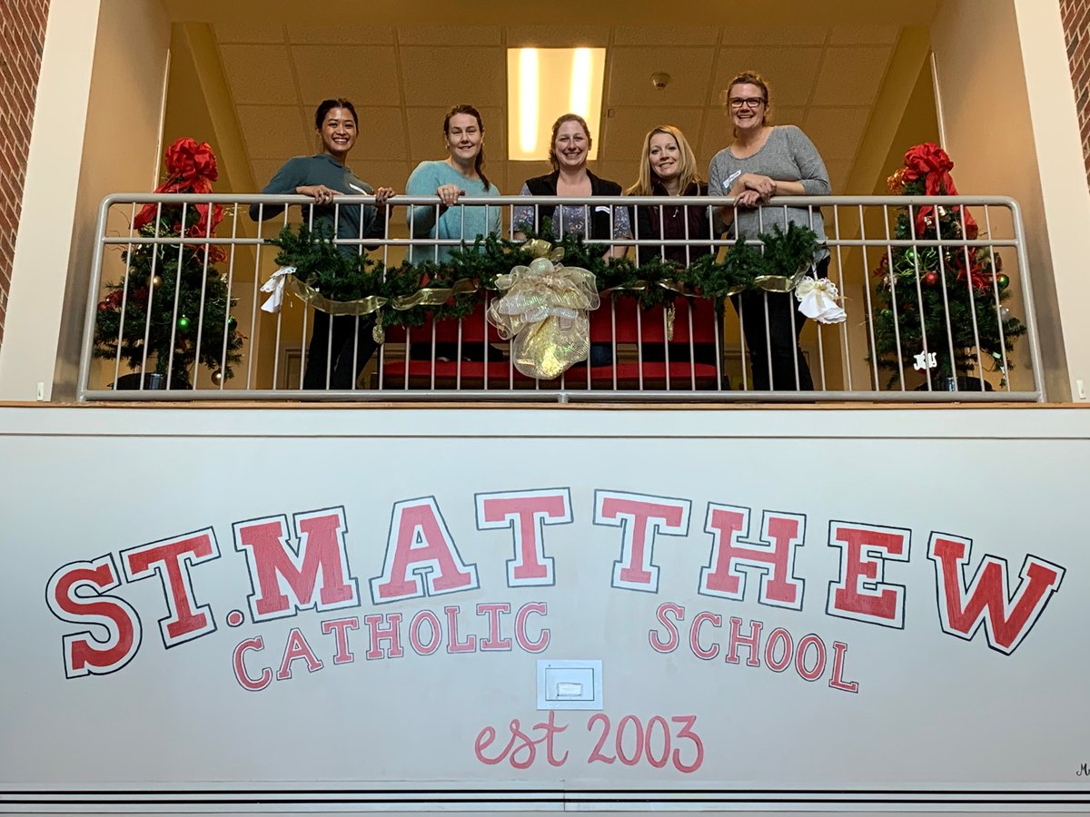 StMattWildcats's tweet photo. We thank our beautification committee for getting the school ready to welcome back our students with holiday cheer! #faithandfriends #wecelebratechristmas https://t.co/DvT4RCsEgu